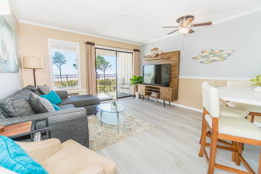 Stunning Views!!-Oceanfront Villa-Heated Pool-Private Balcony-Tiki Bar-Walk to Coligny Plaza